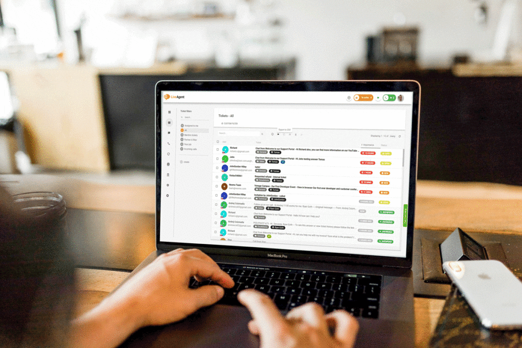 Univerzální doručená pošta LiveAgent na obrazovce počítače
